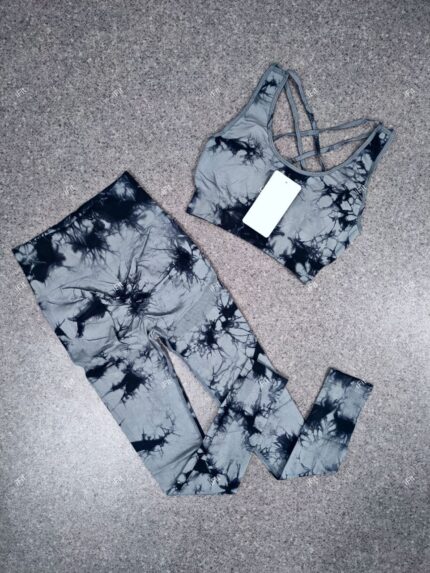 Ensemble Tie dye brassiere croisé - طقم رياضي عالي الجودة بصباغة تاي داي<span> - </span>Gris, L (42 44)
